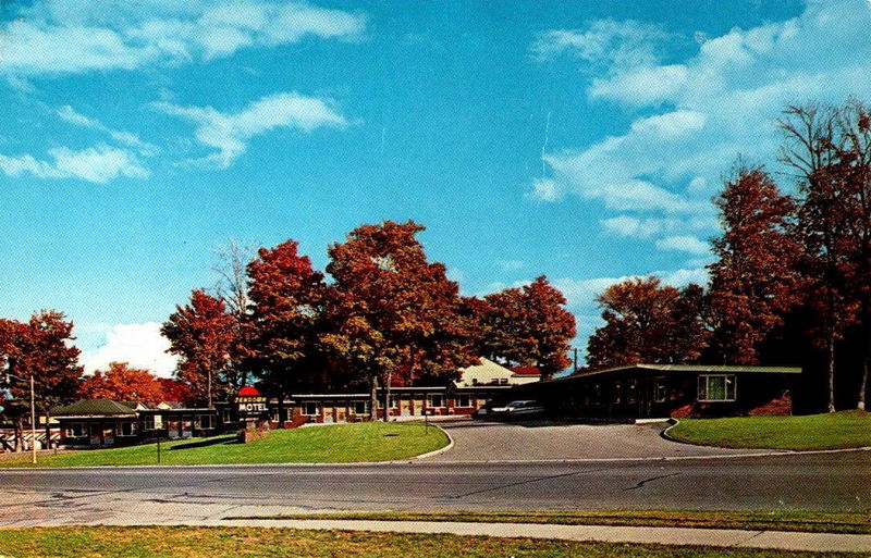 Sundown Motel - Vintage Postcard (newer photo)